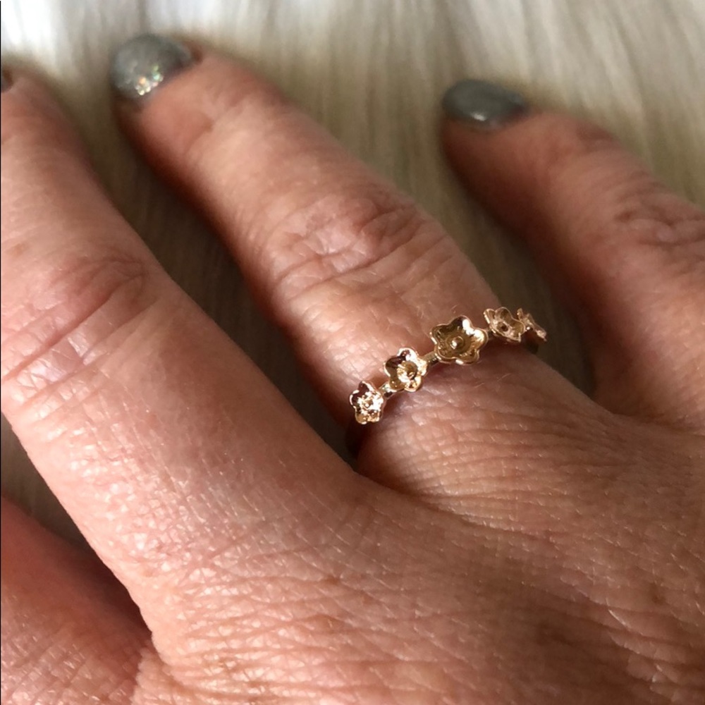 Rose Gold Flower Ring - Picture 4 of 4